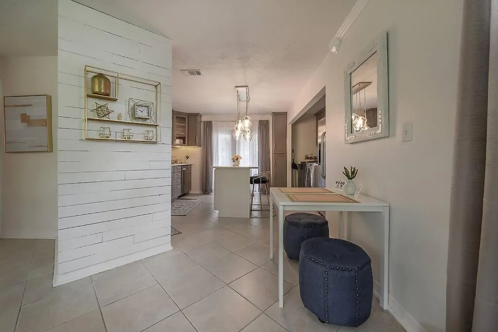 Holiday home Golden Greek Getaway Chic House In Heart Of Tampa Villa