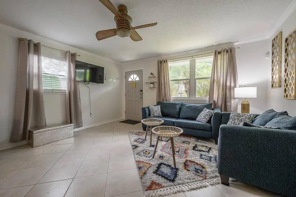 Holiday home Golden Greek Getaway Chic House In Heart Of Tampa Villa