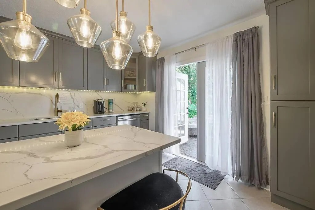 Golden Greek Getaway Chic House In Heart Of Tampa Villa
