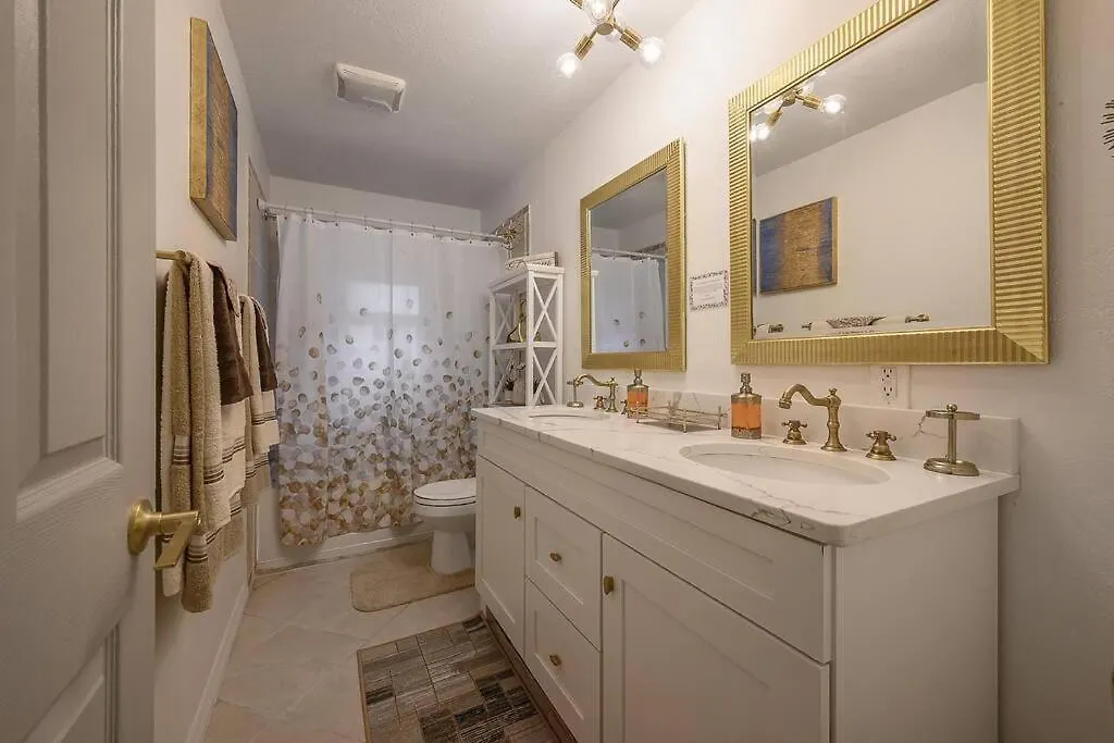 Holiday home Golden Greek Getaway Chic House In Heart Of Tampa Villa