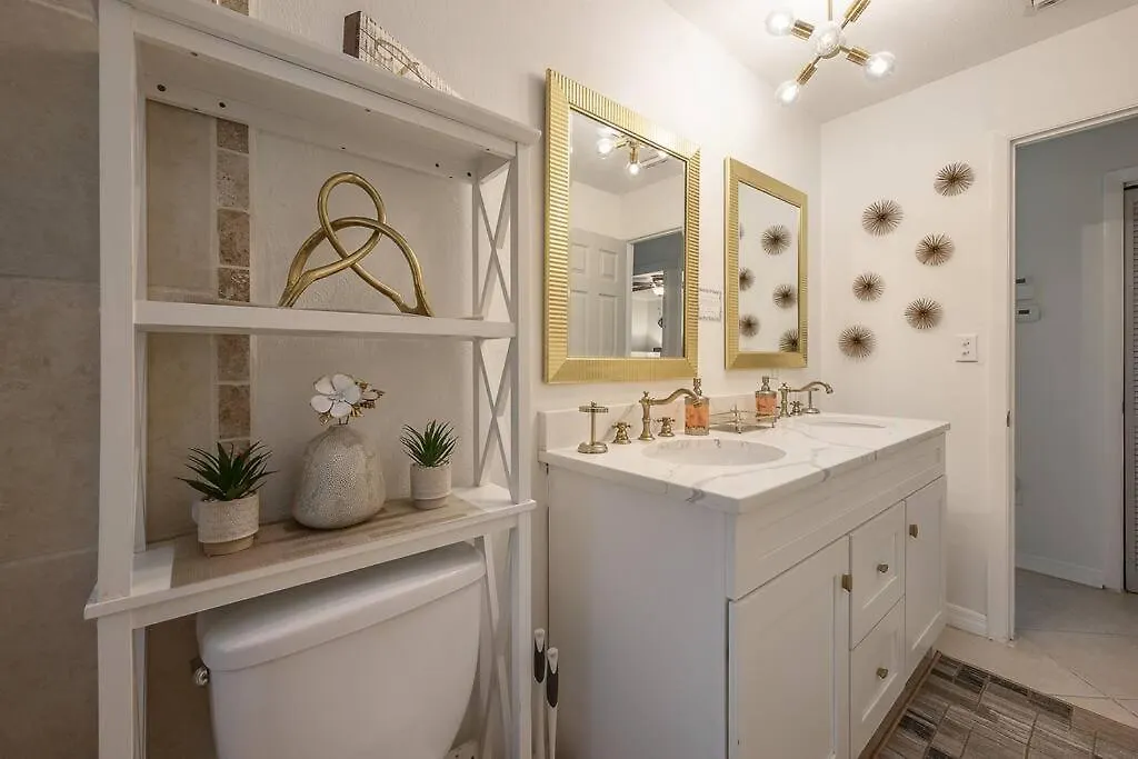 Holiday home Golden Greek Getaway Chic House In Heart Of Tampa Villa