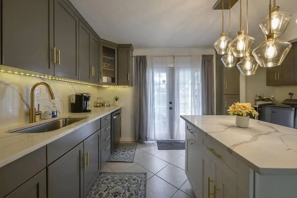 Golden Greek Getaway Chic House In Heart Of Tampa 빌라 0*,