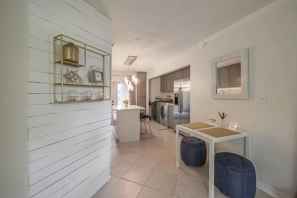 Golden Greek Getaway Chic House In Heart Of Tampa 빌라 0*,  미국
